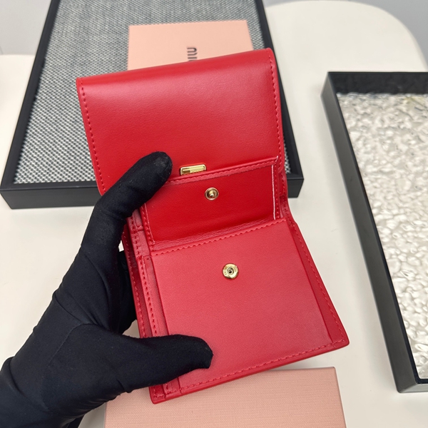 超激安ブランド財布偽物着用イメージ